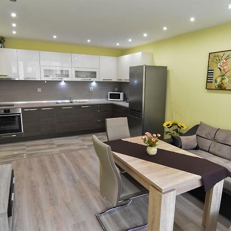 Apartment Deni Burgas Bagian luar foto